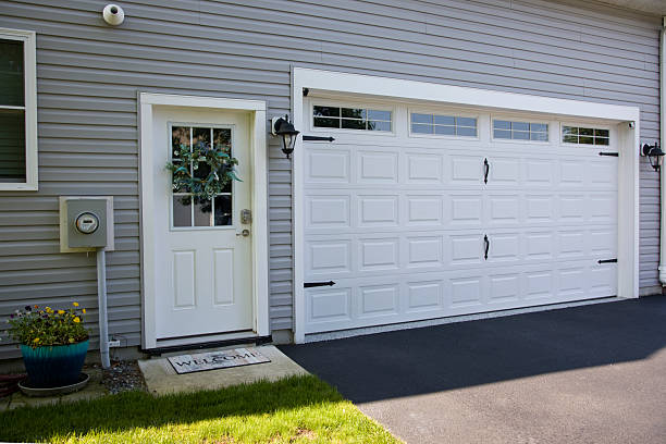24/7 Emergency Garage Door Panel Replacement experts in Castlewood, VA